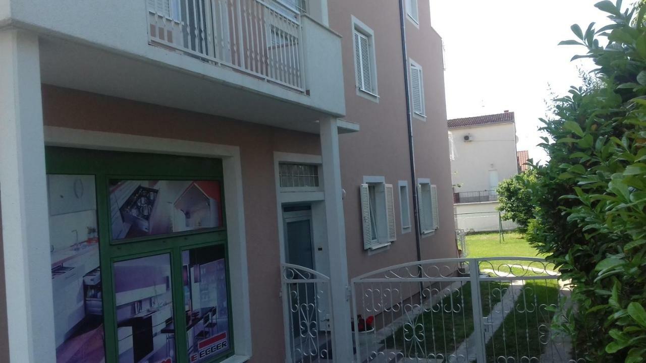 Apartman Jezidzic Kastela Luaran gambar